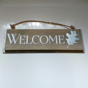 NWOT Wood and Metal Welcome Sign